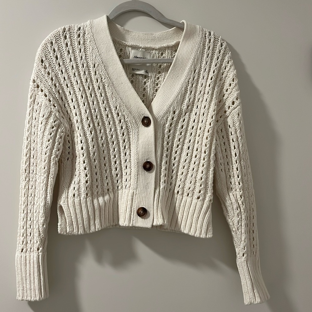 Cream Abercrombie Crochet Button Cardigan size Small